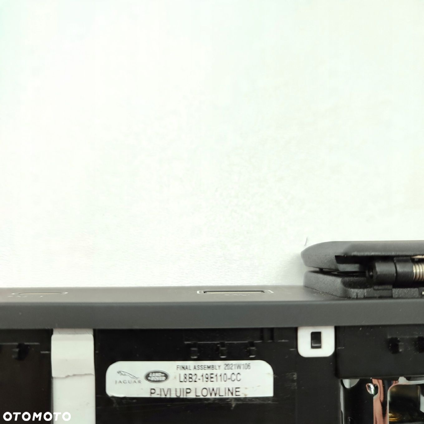 LAND ROVER GNIAZDO PORT USB L8B2-19E110-CC - 4