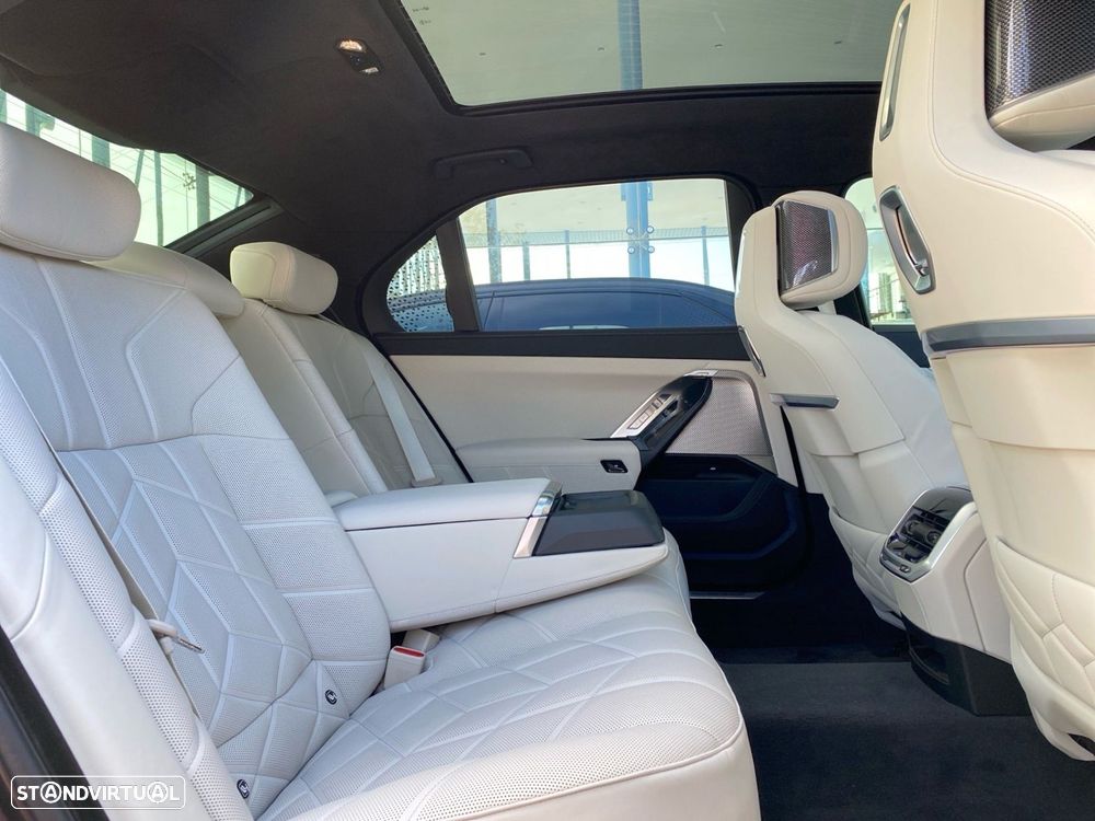 BMW 760 M760e xDrive - 31