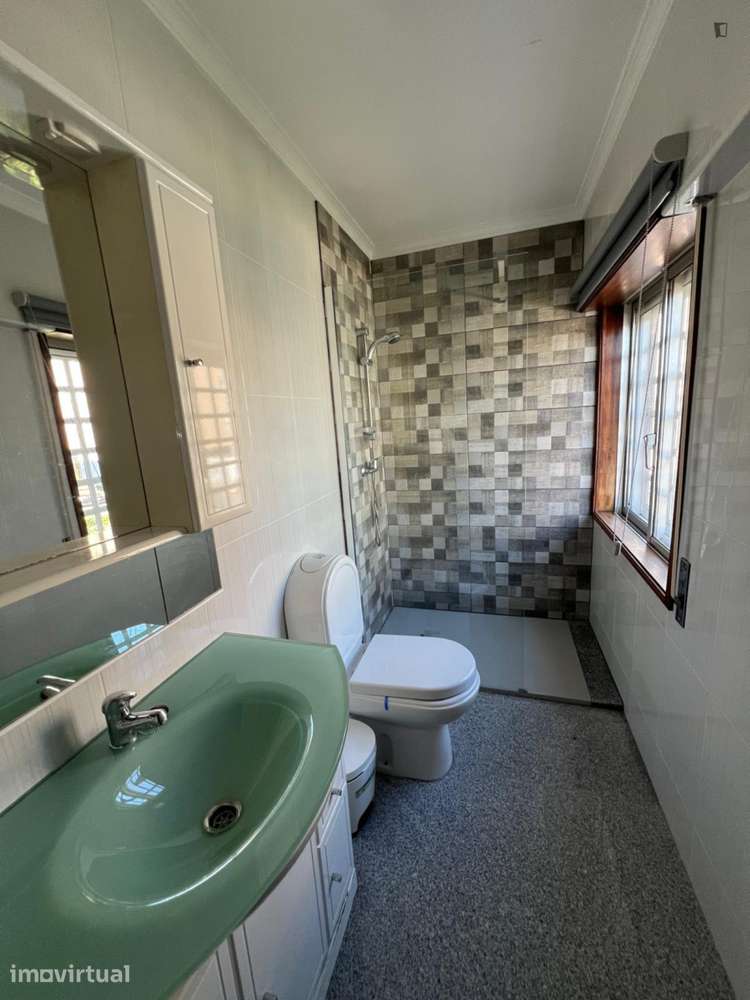 Quarto - localizado em Paranhos Porto - Grande imagem: 3/9
