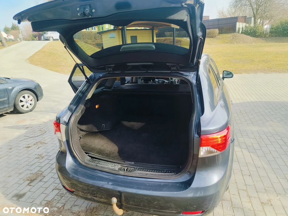 Toyota Avensis Combi 2.0 D-4D Comfort - 3