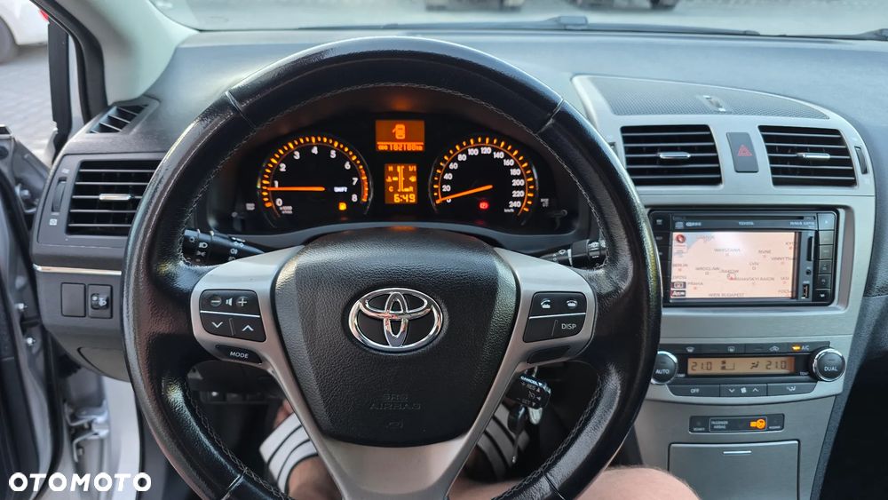 Toyota Avensis 1.8 Comfort - 27