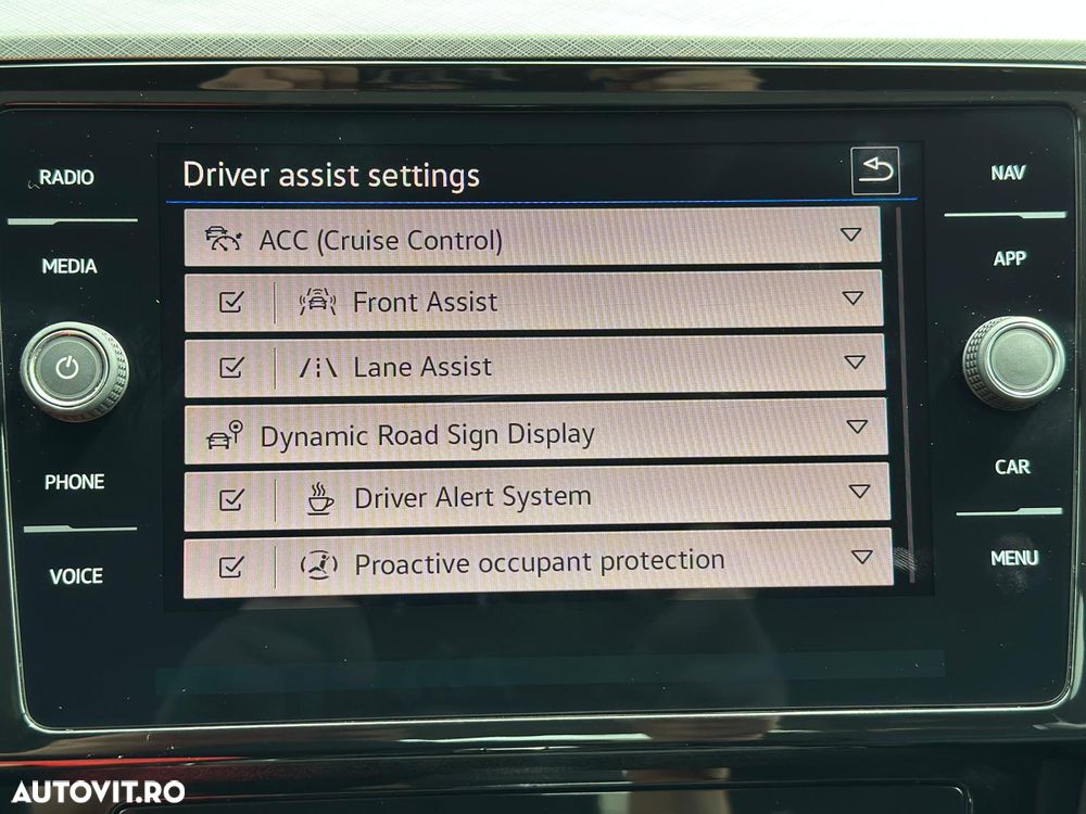 Volkswagen Passat - 13