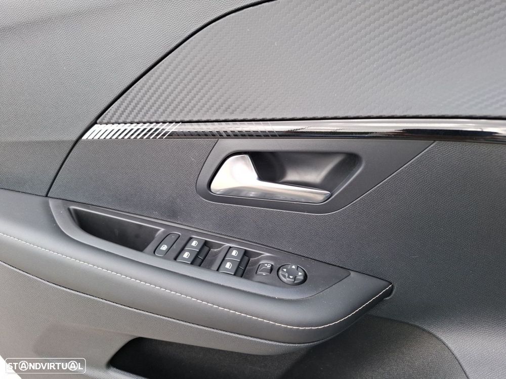 Peugeot 208 1.2 Hybrid Allure e-DCS6 — fotografia 22
