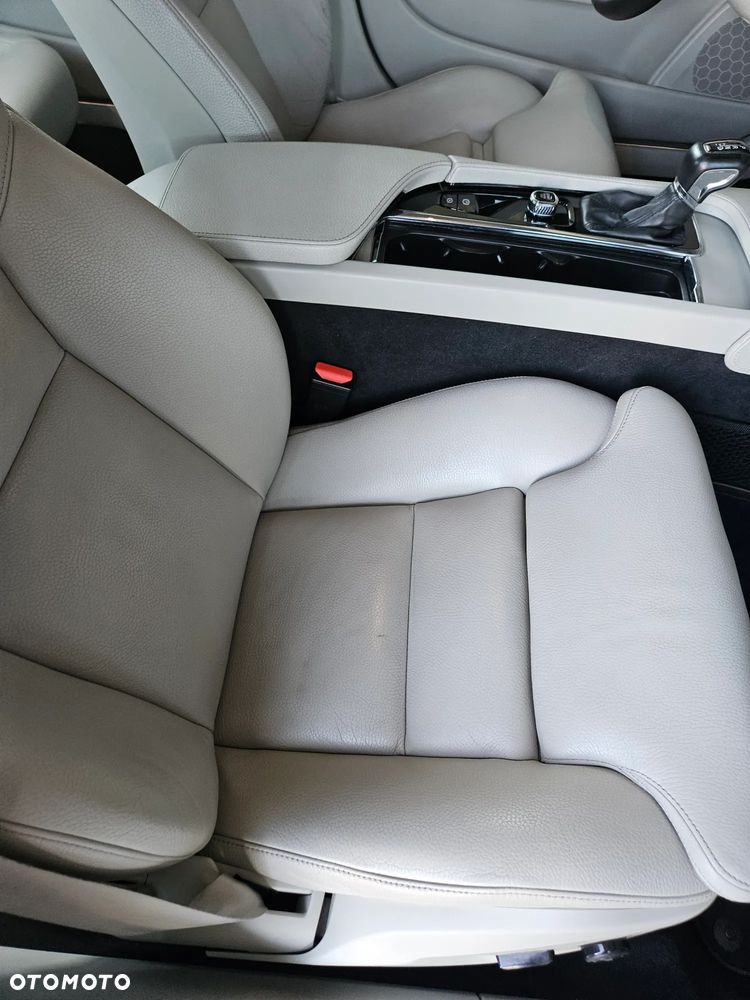 Volvo S90 D3 SCR Momentum Pro - 22