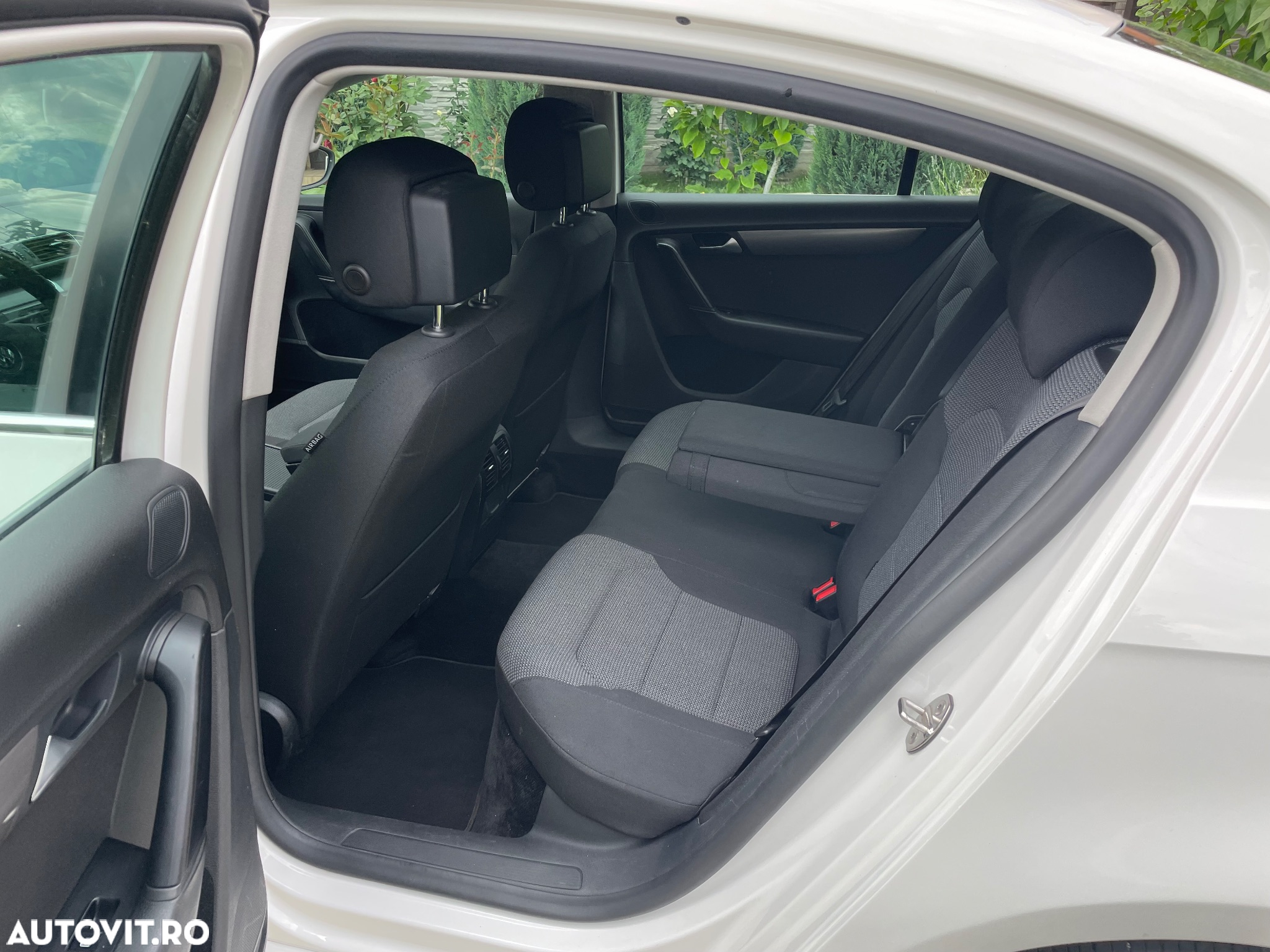 Volkswagen Passat - 17