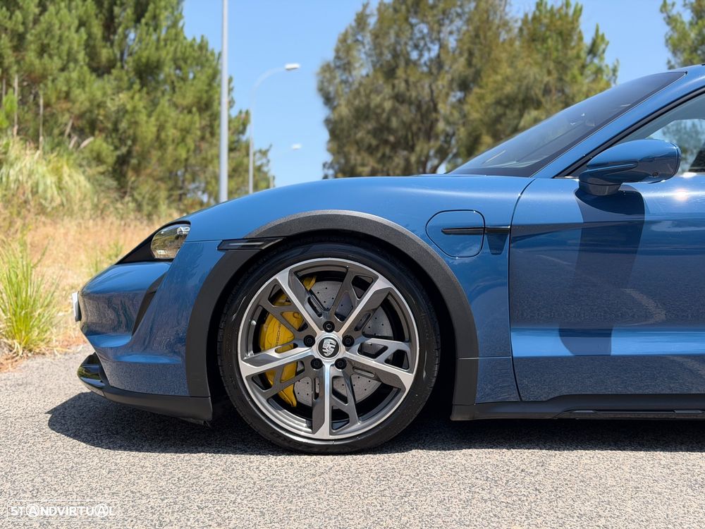Porsche Taycan Cross Turismo Turbo - 16