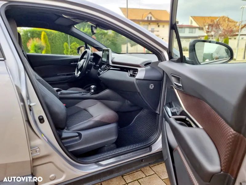 Toyota C-HR ver-1-8-hsd-122-cp-4x2-cvt-c--ult-style - 13