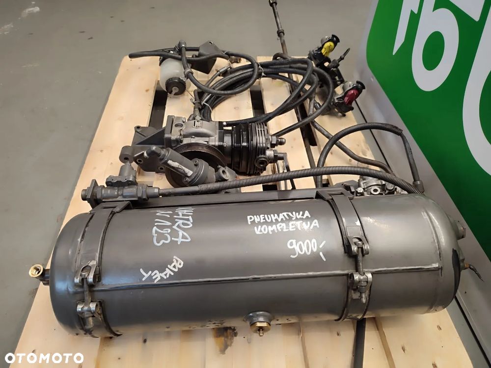Układ pneumatyczny Kompresor K 014774  LK 1573 Valtra N 123 - 4