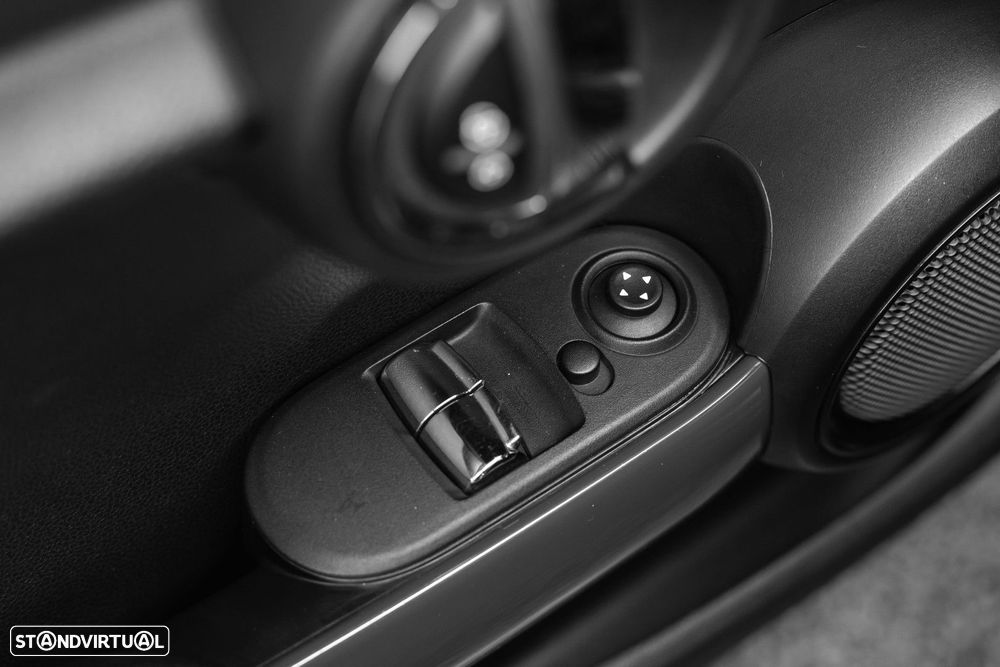 MINI 3 Portas One D - 31