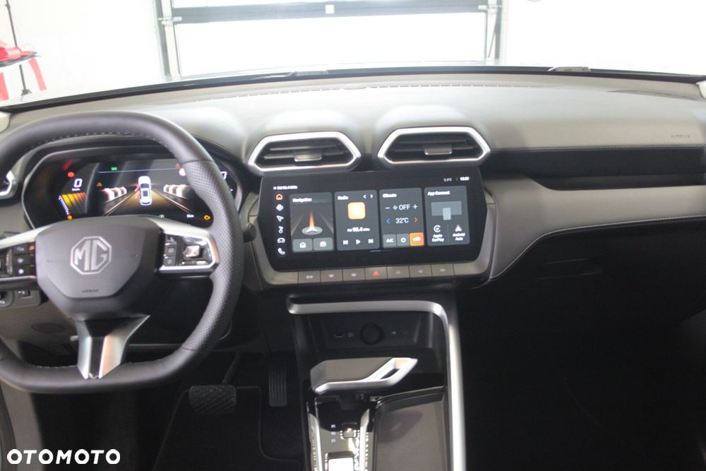MG ZS Hybrid+ - 32