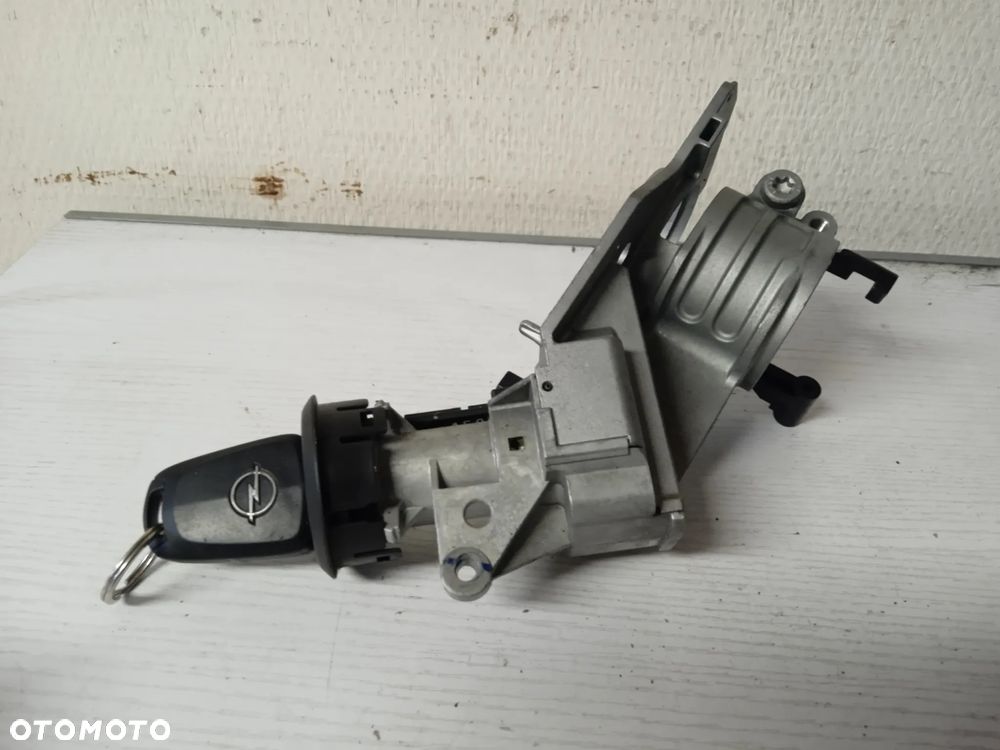 STACYJKA Z KLUCZEM OPEL ASTRA H III - 3