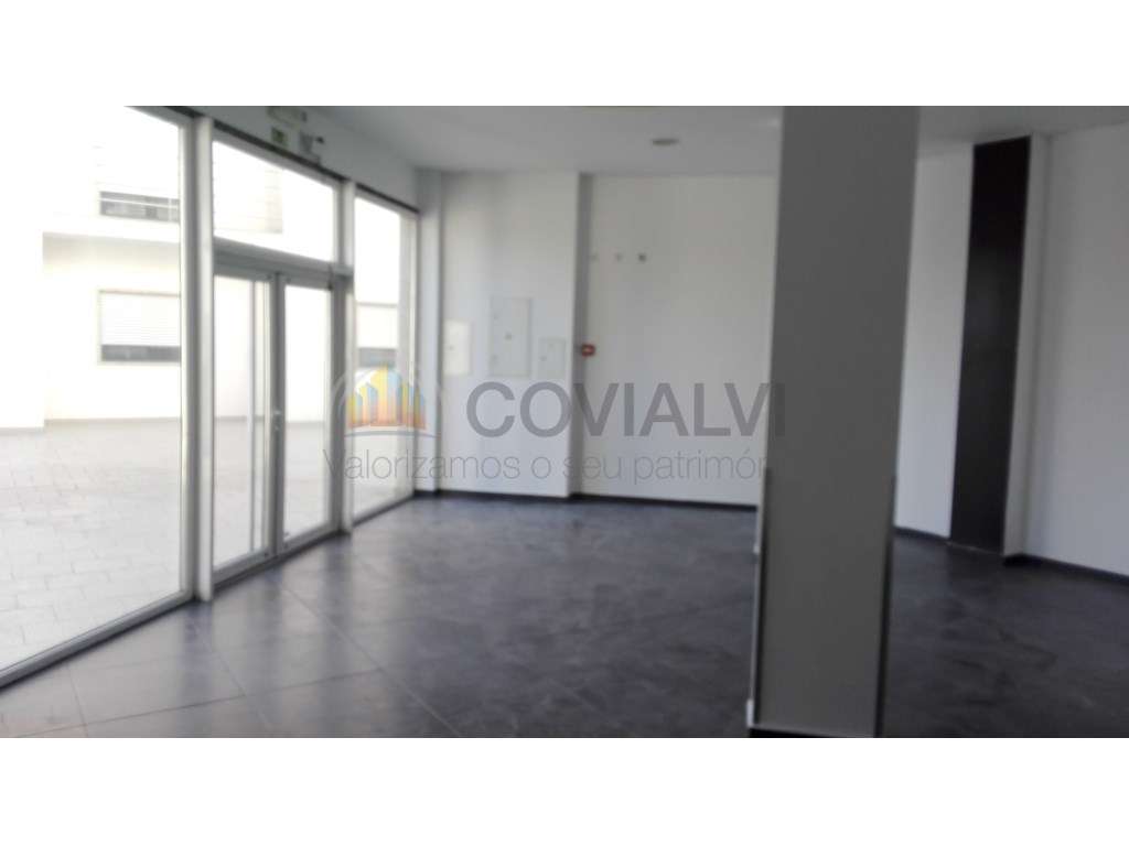 Arrenda-se Espaço Comercial - Tortosendo - Grande imagem: 5/11