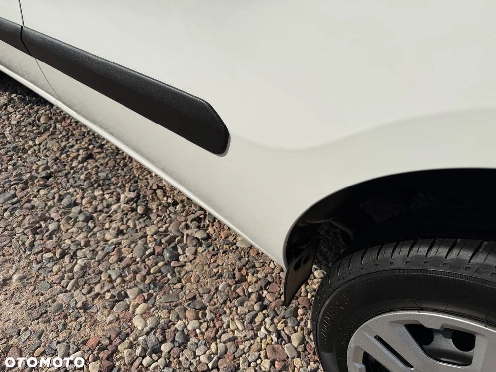 Fiat DOBLO VAN VAT-1 Homologacja cięż. DMC: 2145kg Ładowność 706kg MOCNY SILNIK 1.6 MultiJet, 105KM Emisja Euro-6, Skrzynia biegów 6-cio stopniowa! ORYGINALNA ZABUDOWA PAKI, BOCZNE DRZWI PRZESUWNE, RADIO FABRYCZNE, Hak 1300kg, PODGRZEWANE FOTELE Z REG. I PODŁOKIETNIKIEM, BAGAŻNIK DACHOWY ORYGINALNY FIAT, PARKTRONIKI, ALARM.. - 41