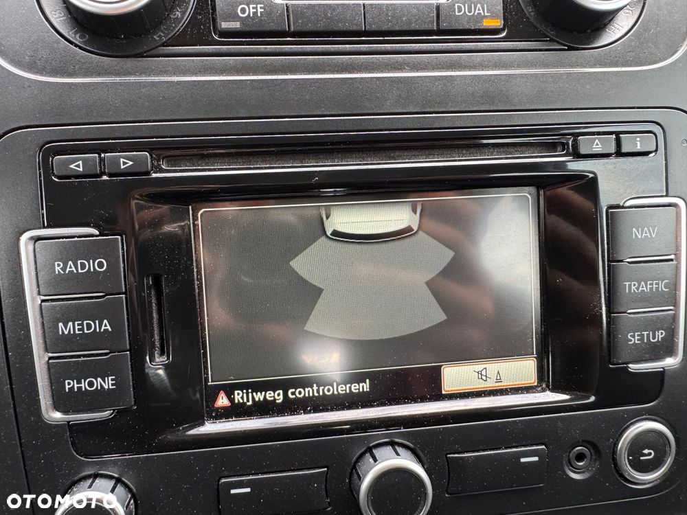 Volkswagen Touran 1.6 TDI DPF BlueMotion Technology Comfortline - 23