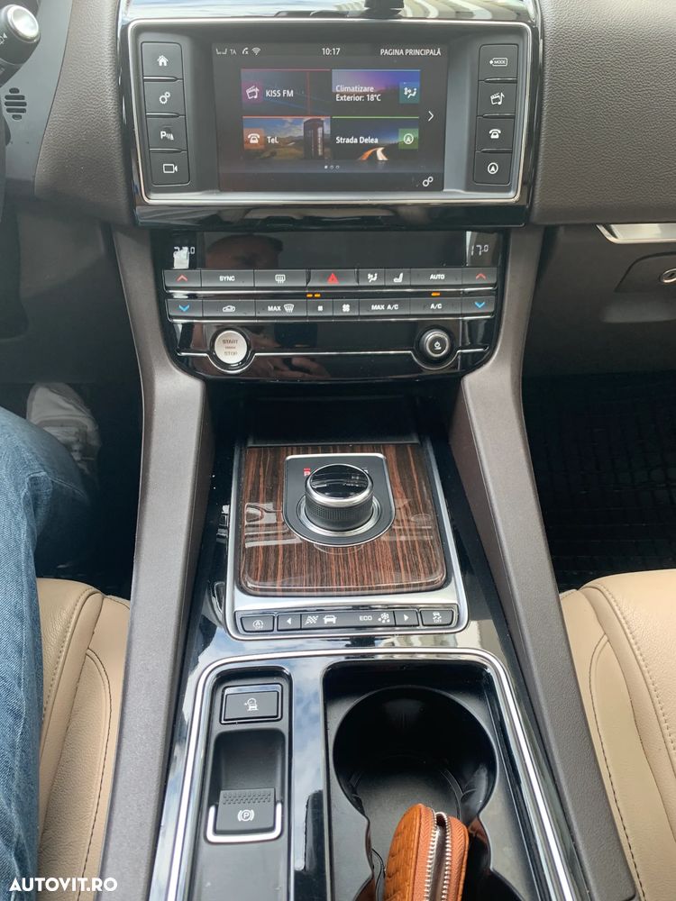 Jaguar F-Pace 20d AWD Prestige - 8