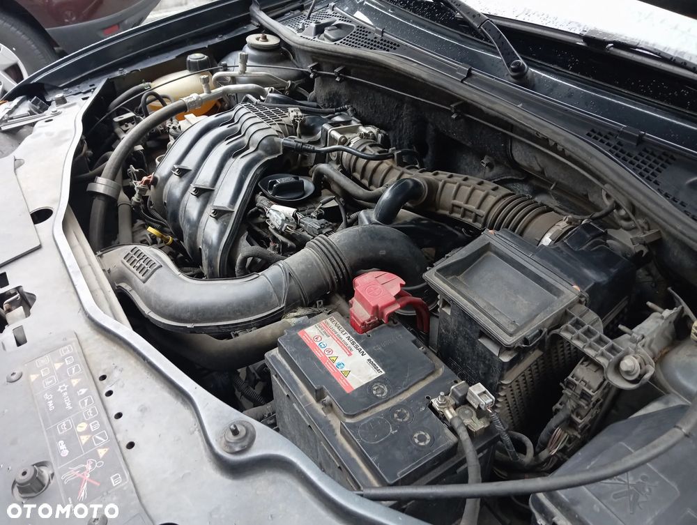 Dacia Duster 1.6 SCe Laureate S&S - 8