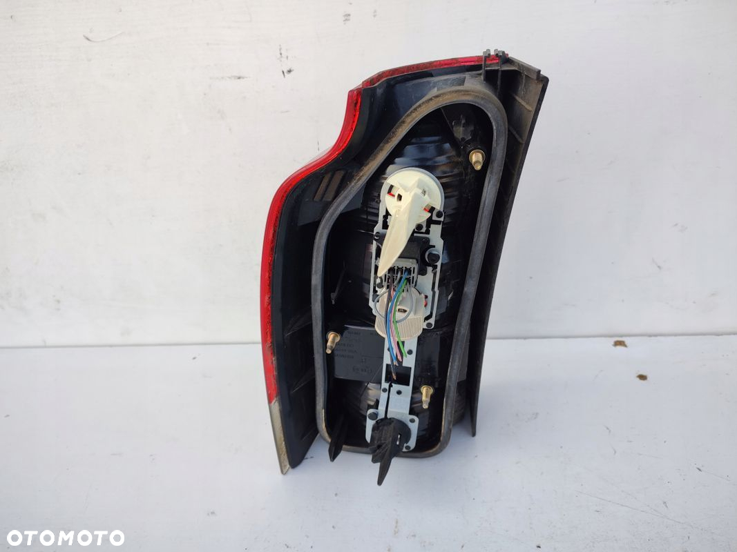 Lampa prawy tył dolna VOLVO V70 II KOMBI EUROPA ORYGINAŁ - 4
