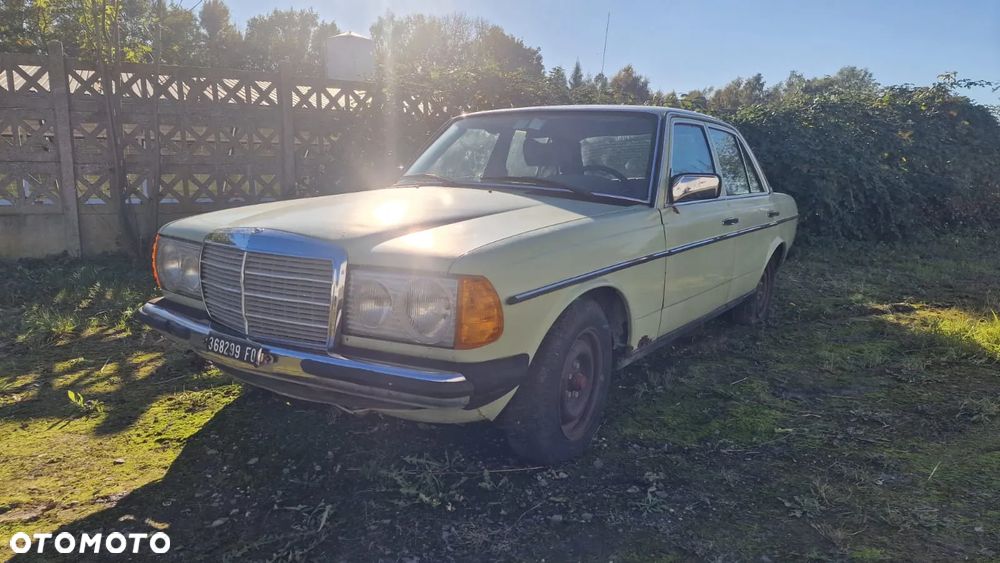 Mercedes-Benz W123 - 1