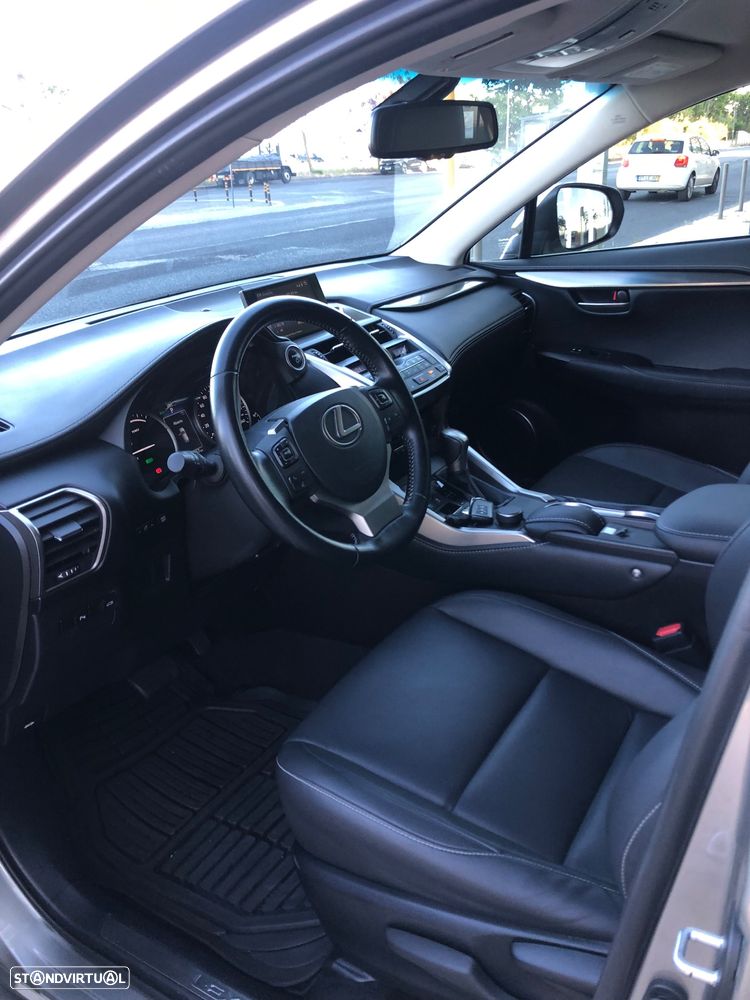 Lexus NX 300h Executive Plus - 36