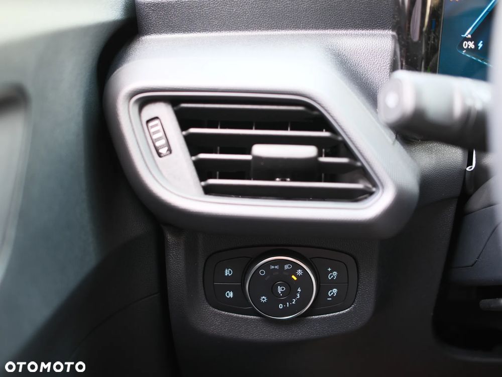 Ford E-Transit Courier - 17