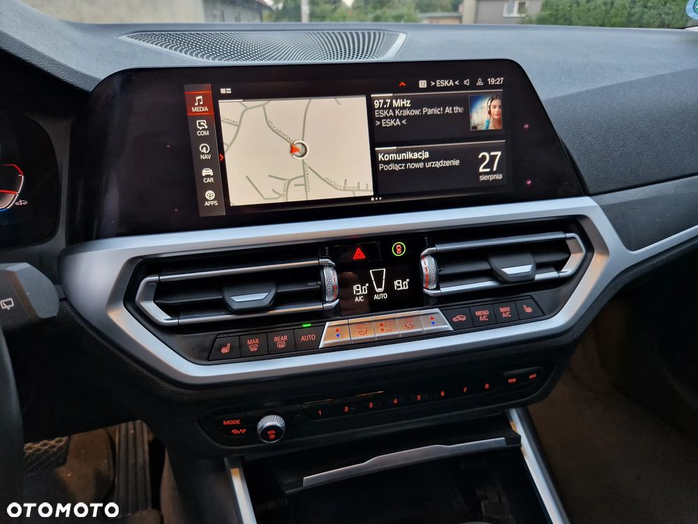 BMW Seria 3 320d Touring Luxury Line - 11