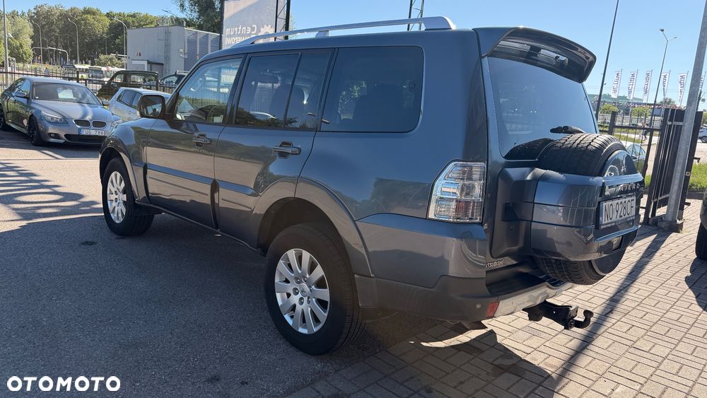 Mitsubishi Pajero 3.8 V6 Instyle - 8