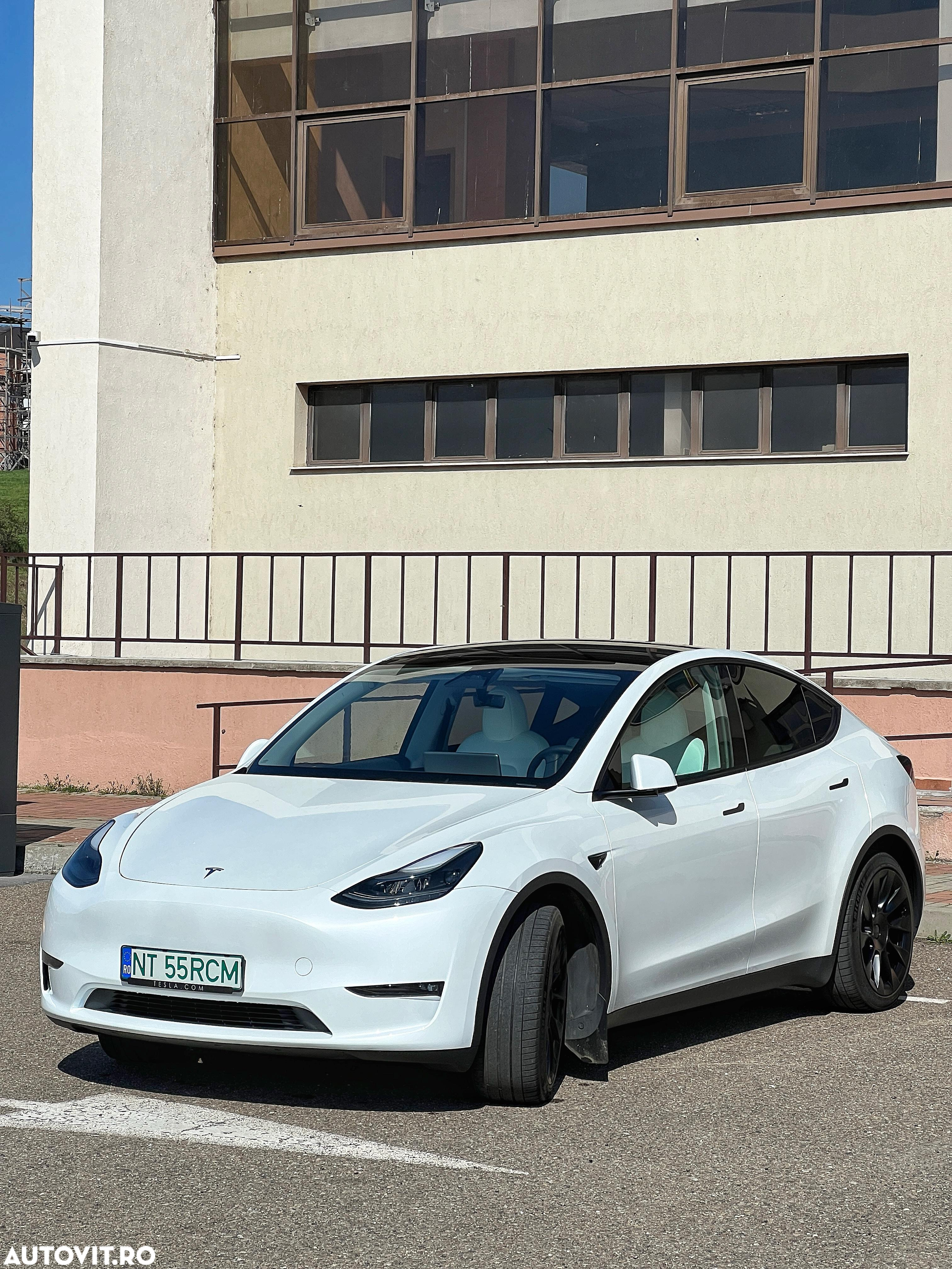 Tesla Model Y - 2
