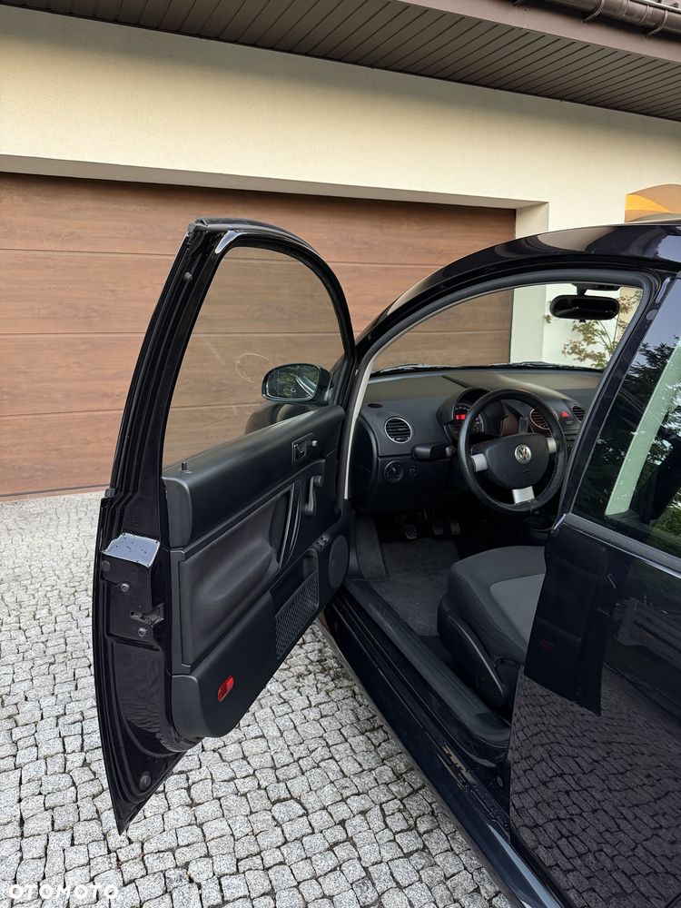 Volkswagen New Beetle - 5
