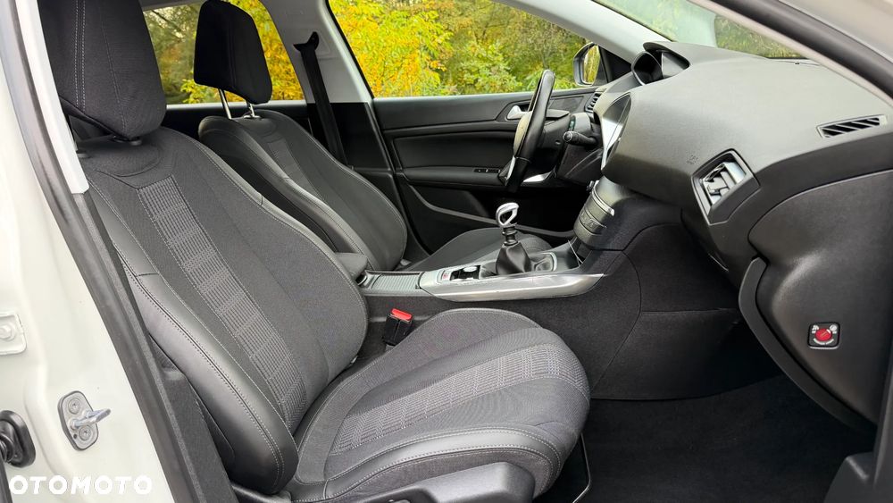Peugeot 308 1.2 PureTech GPF Allure Pack S&S - 17