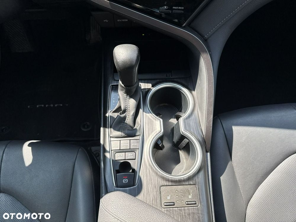 Toyota Camry 2.5 Hybrid Executive CVT - 24