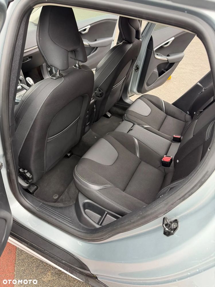 Volvo V40 Cross Country - 17