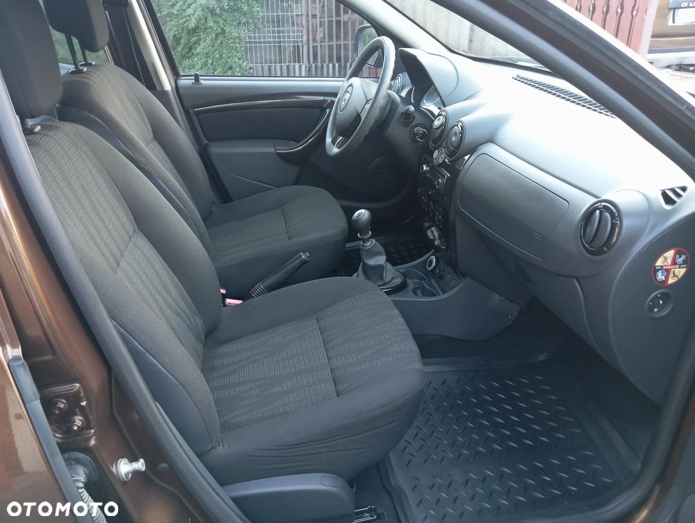 Dacia Duster 1.6 Laureate 4x4 - 38