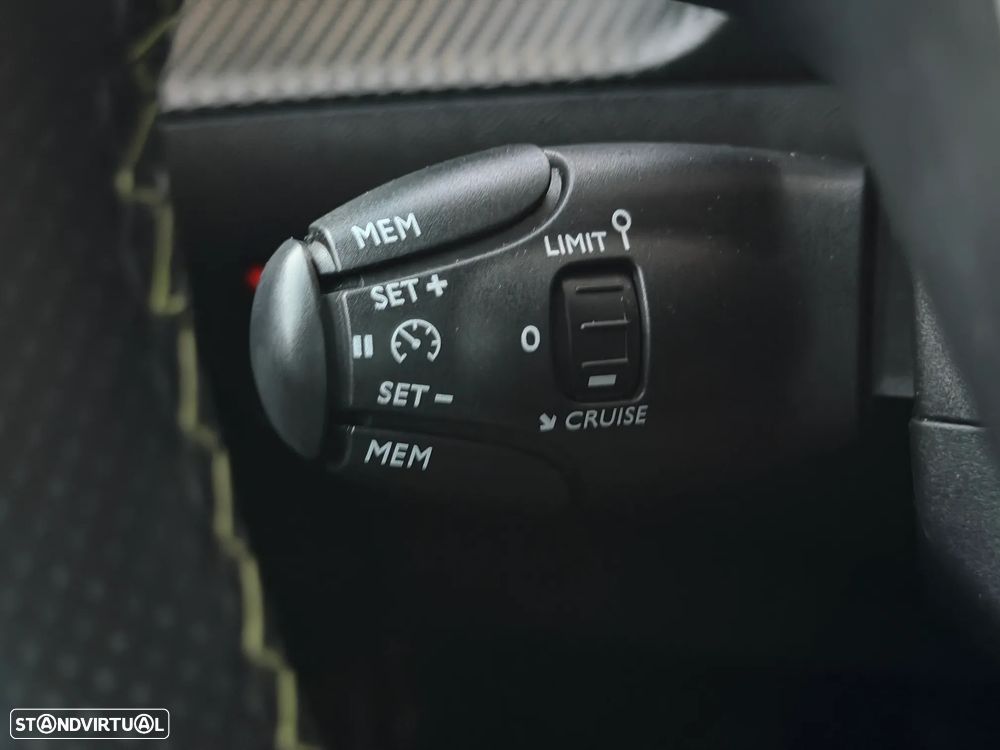 Peugeot 2008 1.2 PureTech GT Pack EAT8 - 11