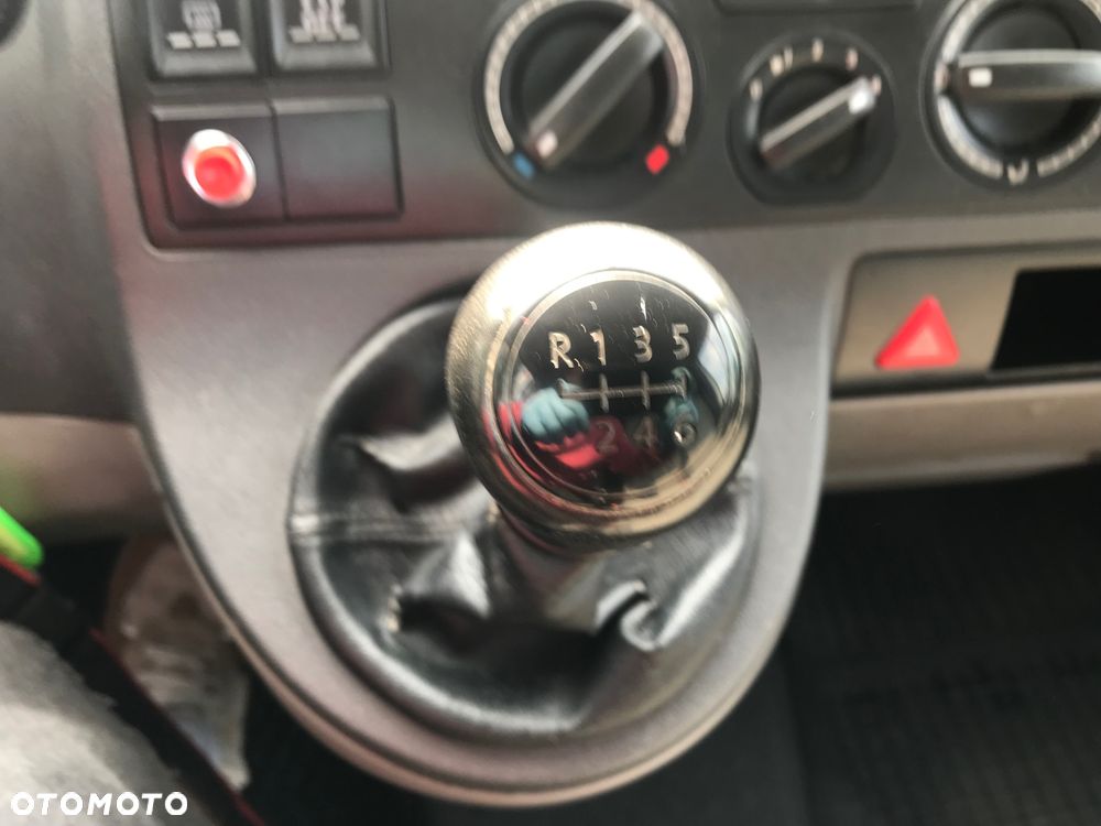 Volkswagen Transporter - 32