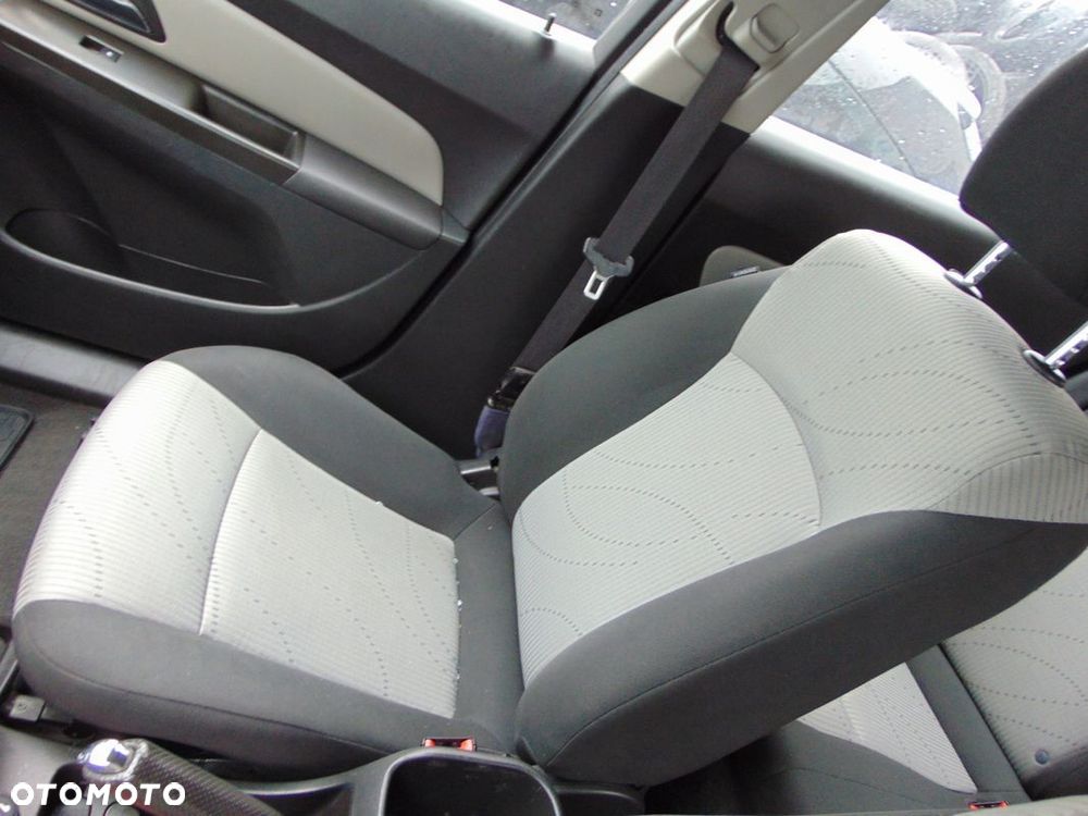 FOTEL PRAWY PASAŻERA EUROPA HB GAN chevrolet cruze - 1