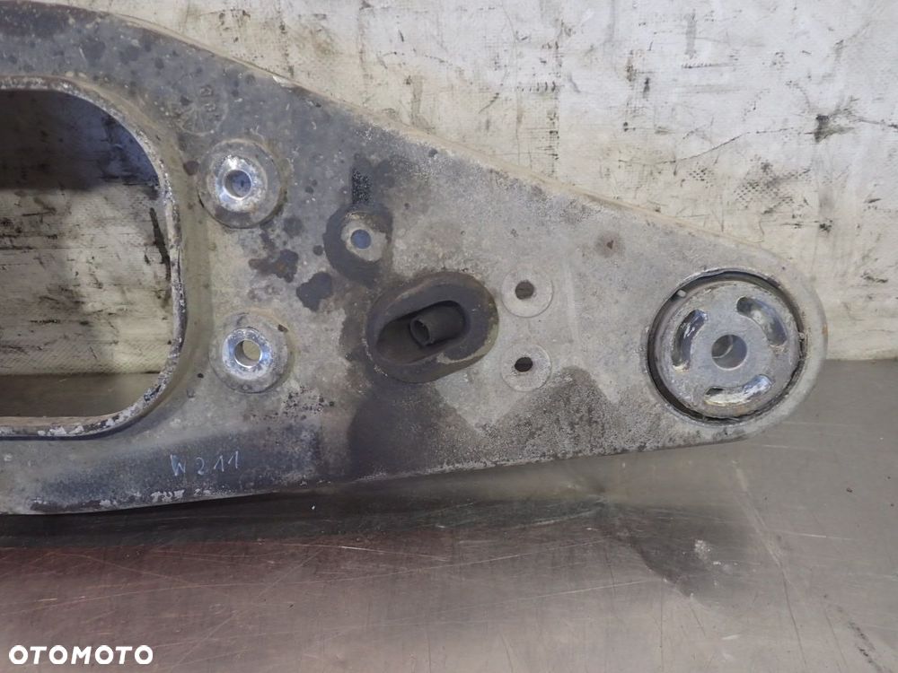 UCHWYT MOCOWANIE DYFRA MERCEDES-BENZ W211 E220 2.2 A2303522206 - 2