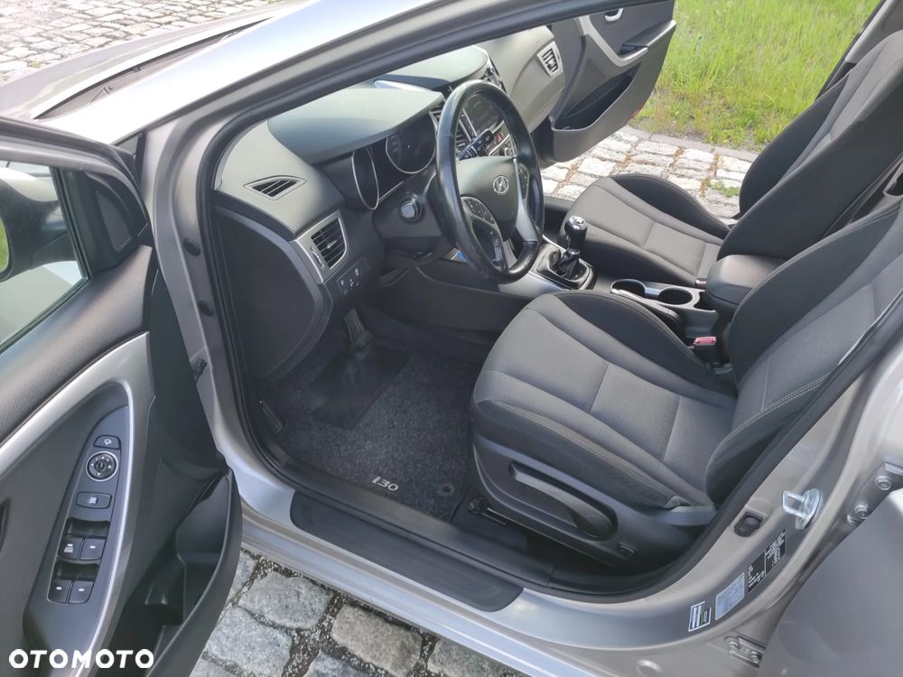 Hyundai i30 blue Kombi 1.4 Trend - 8