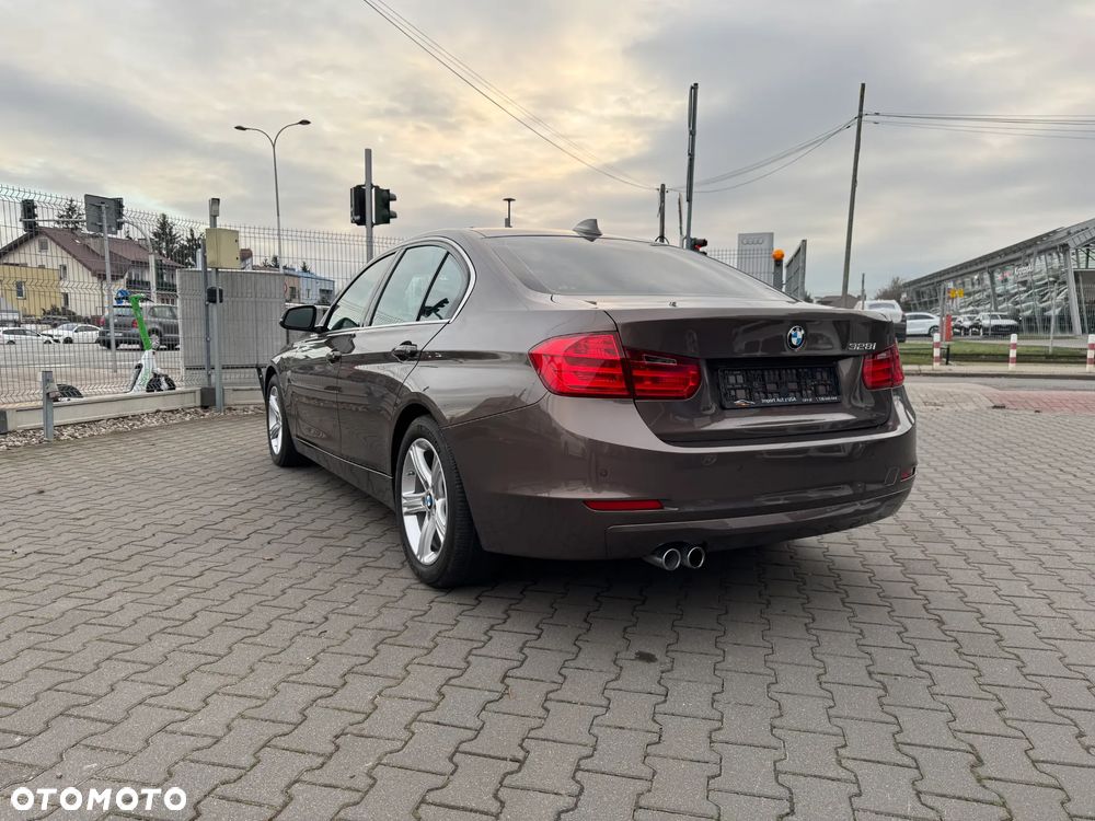 BMW Seria 3 328i Sport-Aut Luxury Line - 4