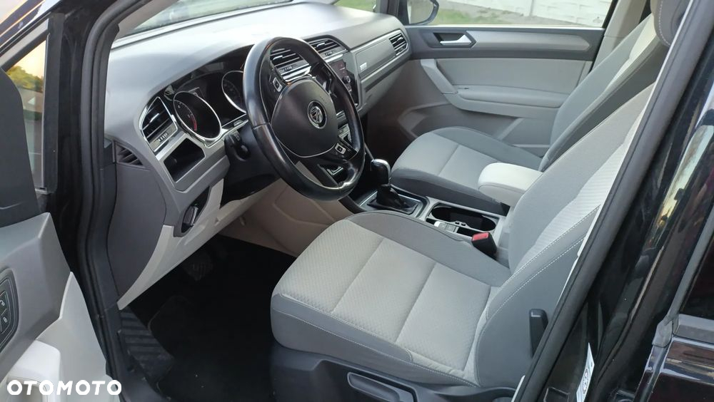 Volkswagen Touran - 17