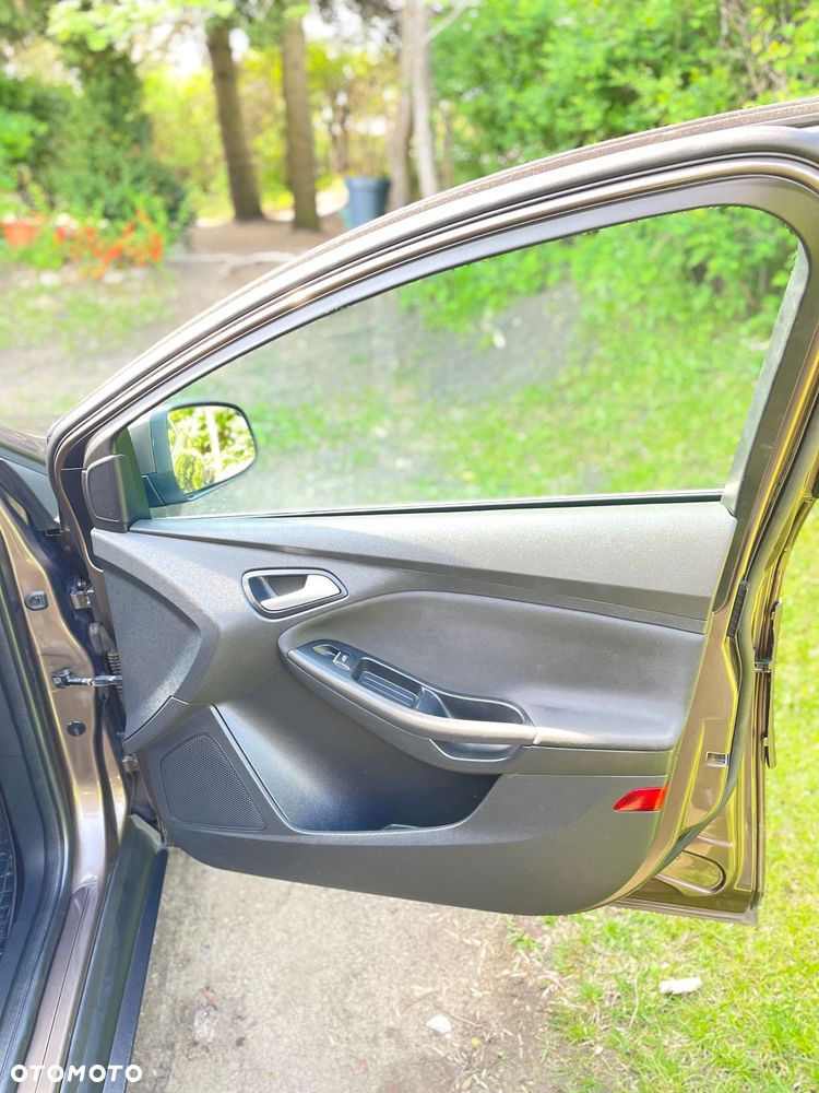 Ford Focus 1.6 SYNC Edition - 17