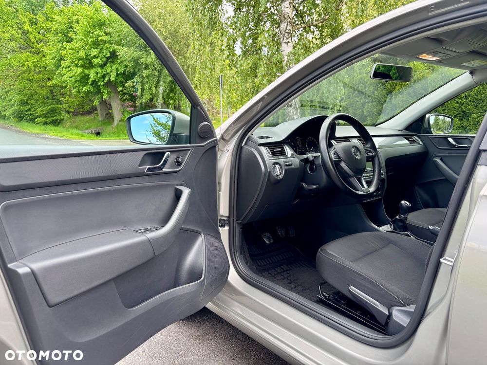 Skoda RAPID 1.2 TSI Ambition - 14