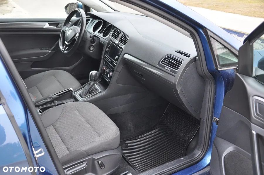 Volkswagen Golf - 10