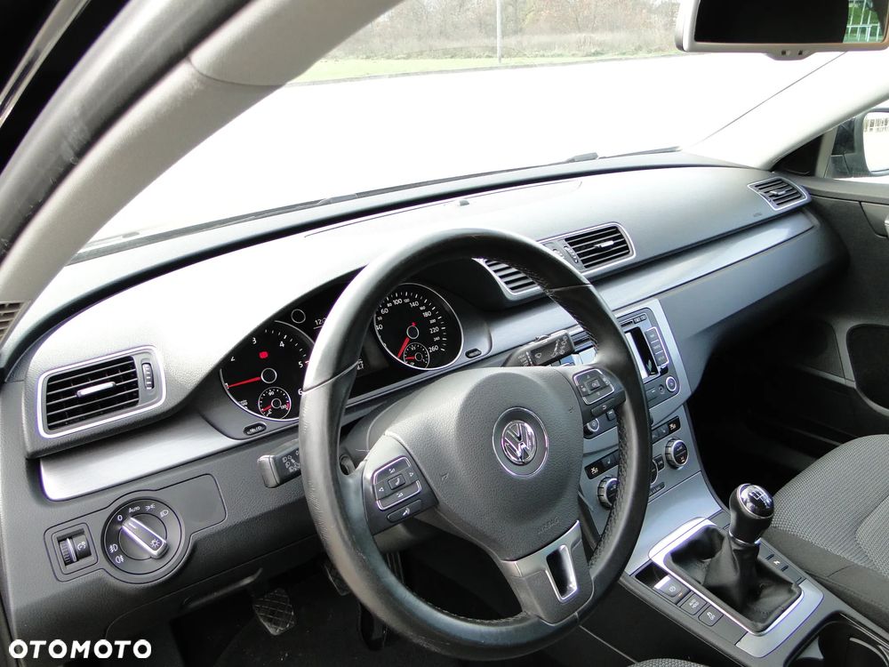 Volkswagen Passat 2.0 TDI BlueMotion Technology Highline - 23