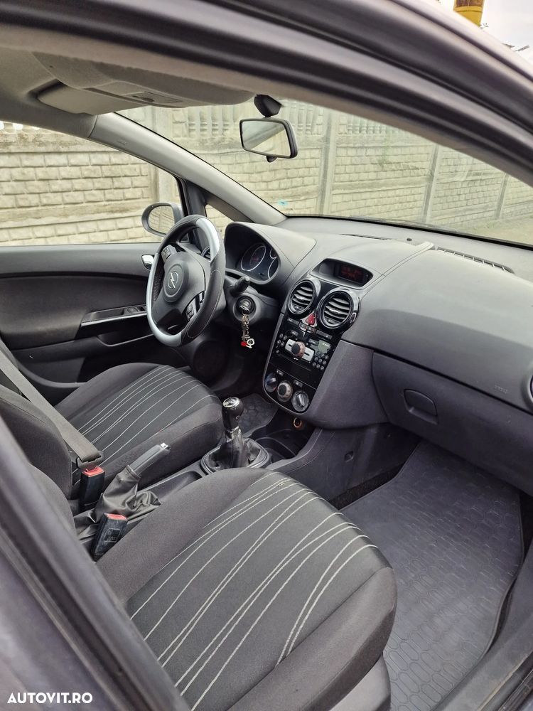 Opel Corsa 1.4 16V 150 Jahre - 8