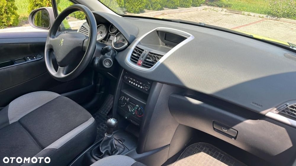 Peugeot 207 - 10