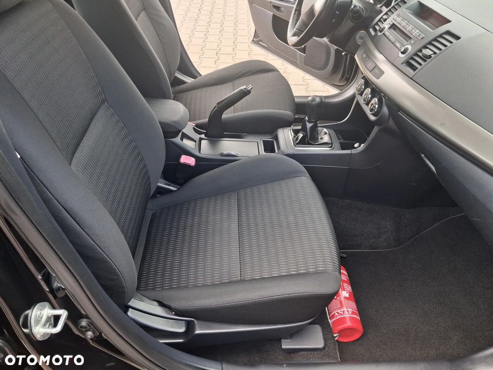 Mitsubishi Lancer 1.6 Intense - 28