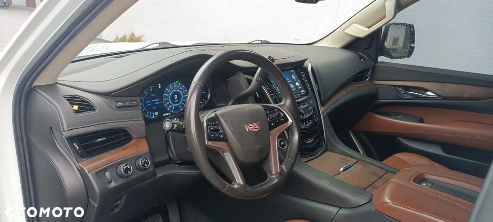 Cadillac Escalade - 19