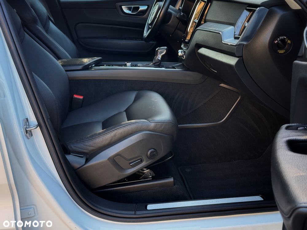 Volvo XC 60 D4 Momentum Pro - 9