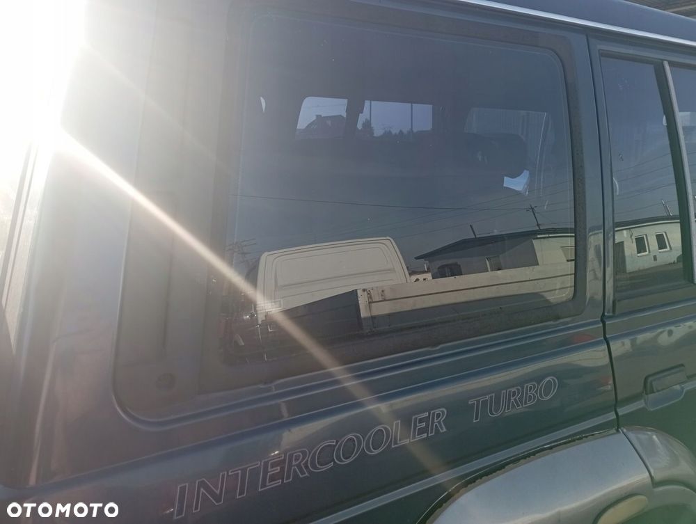 HYUNDAI GALLOPER 5D SZYBA KAROSERYJNA PRAWA TYŁ TYLNA - 1