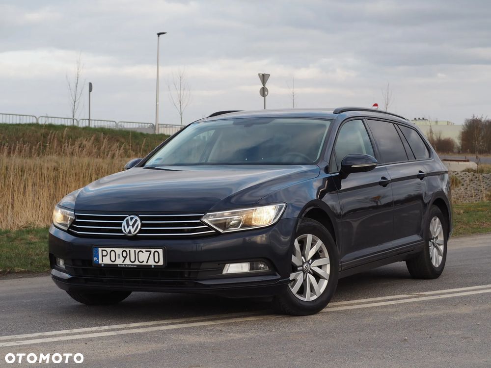 Volkswagen Passat - 1